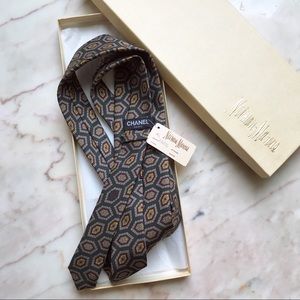 Vtg deadstock NWT Chanel silk tie w/ box